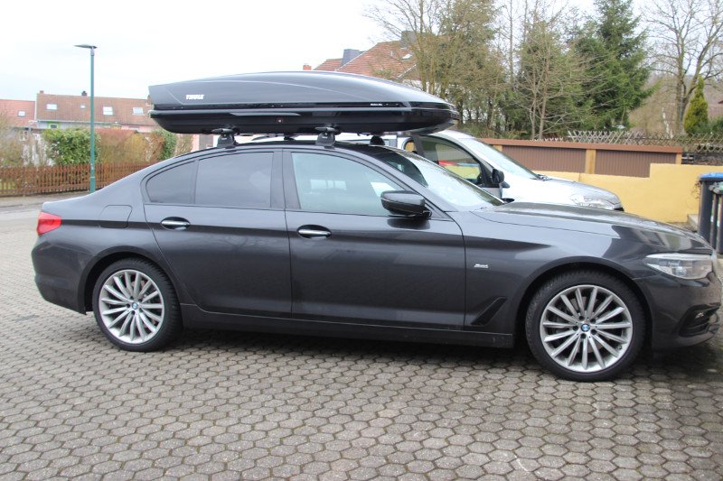 Dachbox von THULE mit 630 Liter Volumen auf einem BMW 5er Limousine