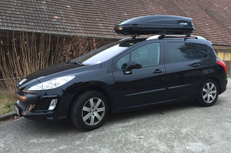 Mieten in Stutensee: eine Dachbox Marke Jetbag auf einem Peugeot 307 Kombi