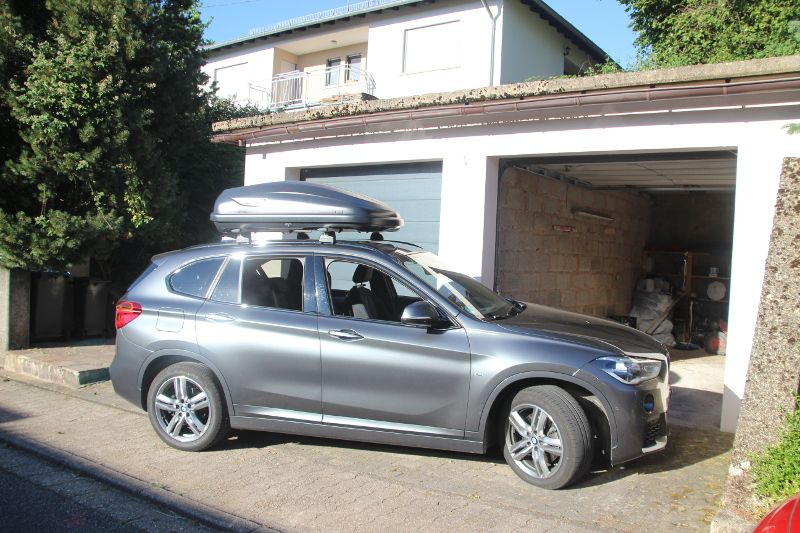 Dachbox auf einem BMW X1 in Ettlingen